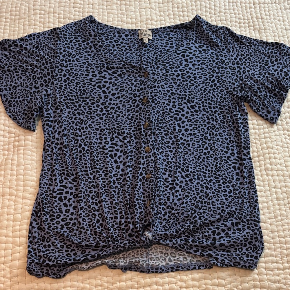 Cómo Vintage Leopard Print Button-Up Tie Women's Top